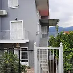 Nick & Jerry Apartman Grizata